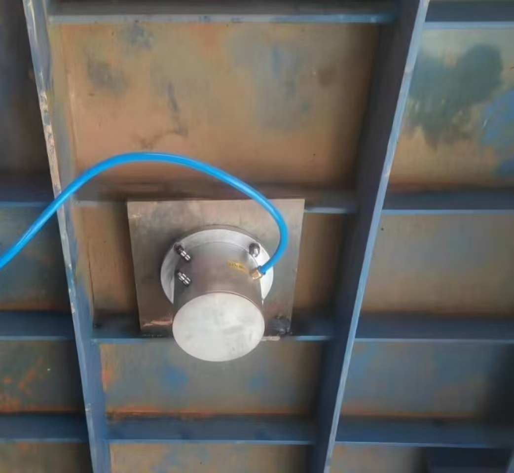 搅拌拖泵,搅拌天泵,车载搅拌泵,混凝土湿喷机,臂架泵,混凝土输送泵